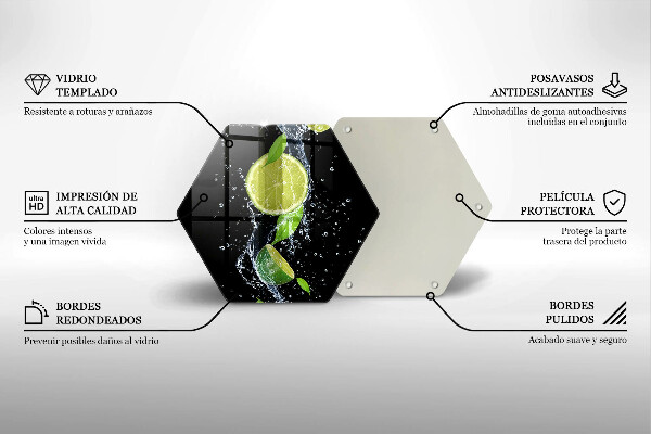 Skärbräda glas sexhörning Saftiga limefrukter i vatten