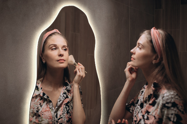 Asymmetrisk spegel fläck original med led belysning 40x80 cm