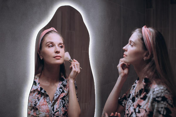 Asymmetrisk spegel fläck original med led belysning 40x80 cm