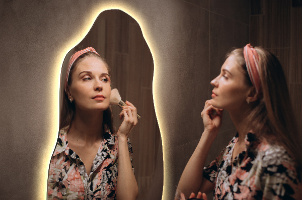 Asymmetrisk spegel fläck modern med led belysning 45x90 cm