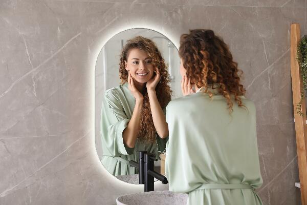 Oval spegel med belysning 40x70 cm