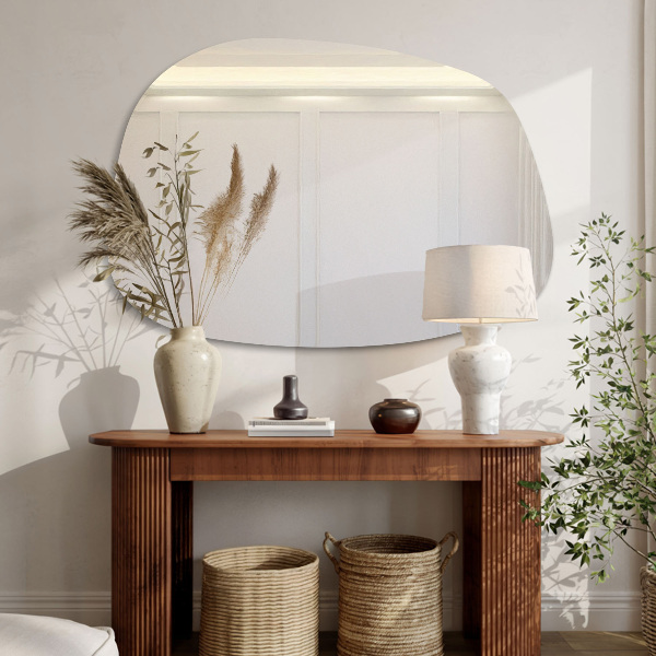 Oregelbunden spegel i form av en fläck 49x34 cm