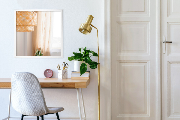 Rektangulär spegel i vit ram för sovrummet 80x60 cm