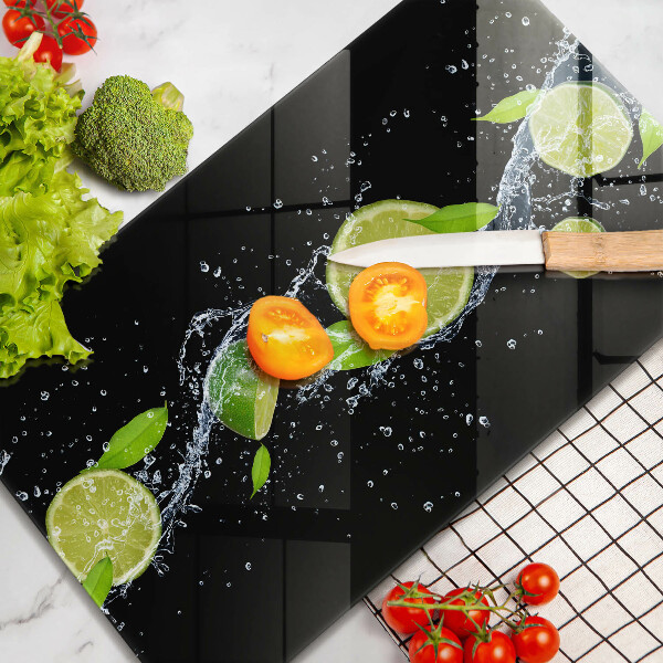 Spisskyddsplatta modern Saftiga limefrukter i vatten