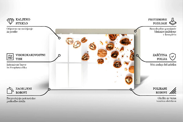 Spisskyddsplatta elegant Nötter på en vit bakgrund
