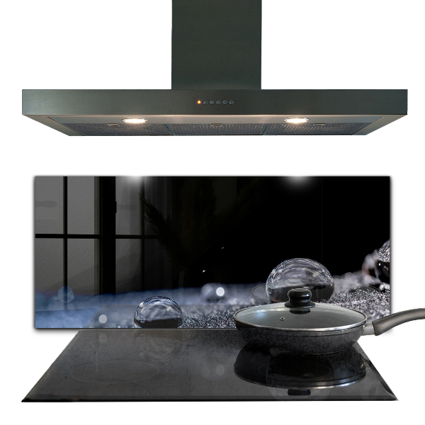 Stänkskydd kök En droppe dagg på morgonen