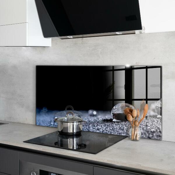 Stänkskydd kök En droppe dagg på morgonen