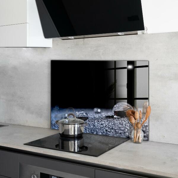 Stänkskydd kök En droppe dagg på morgonen