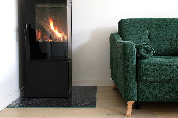 Kvadratisk glasskiva under braskamin Stenytans struktur