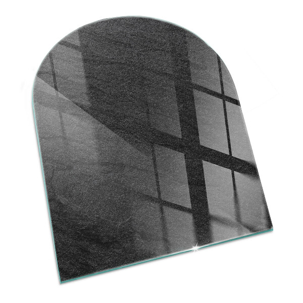 Halvoval glasskiva framför öppen spis Stenytans struktur