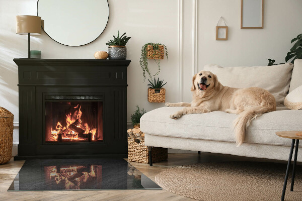 Rektangulär glasskiva framför öppen spis Naturlig stenstruktur