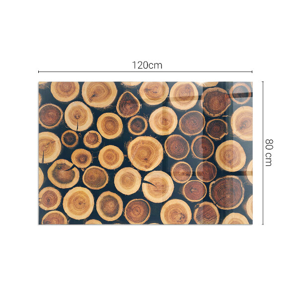 Rektangulär glasskiva framför öppen spis Låda med sågat trä