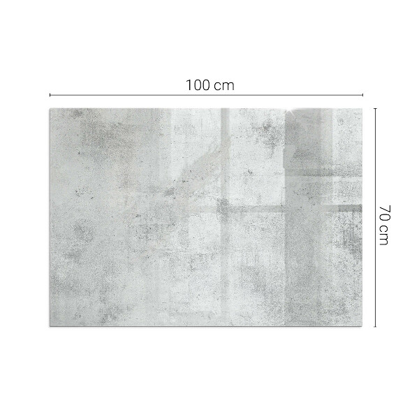 Rektangulär glasskiva framför öppen spis Rå betongstruktur